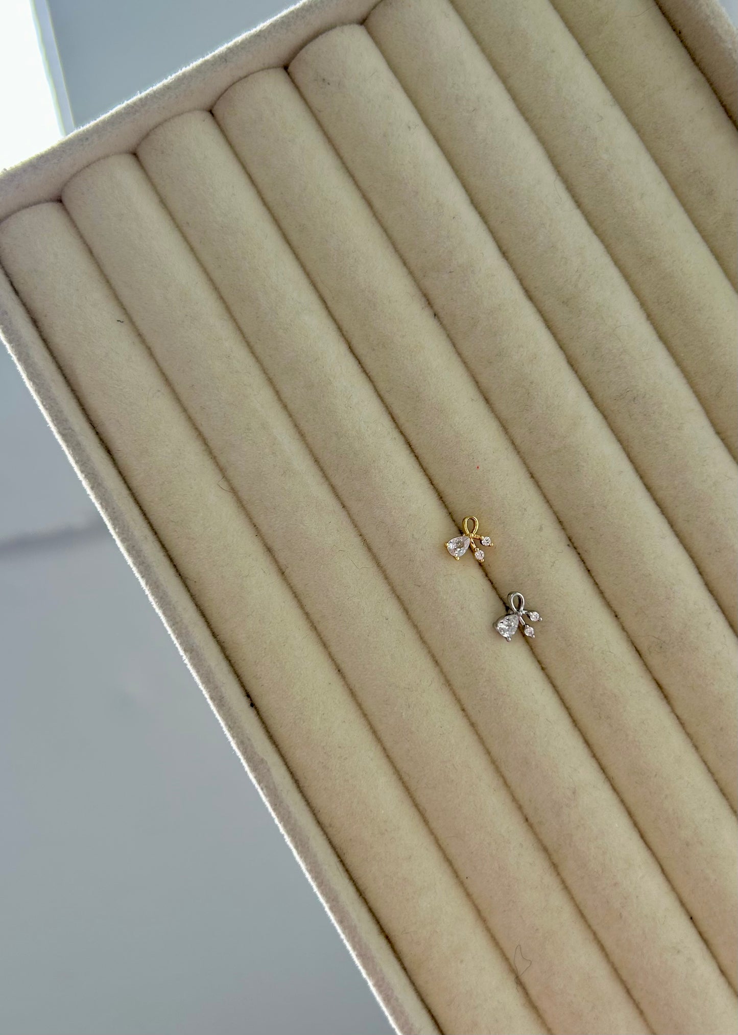 Miffy nose stud ~ gold