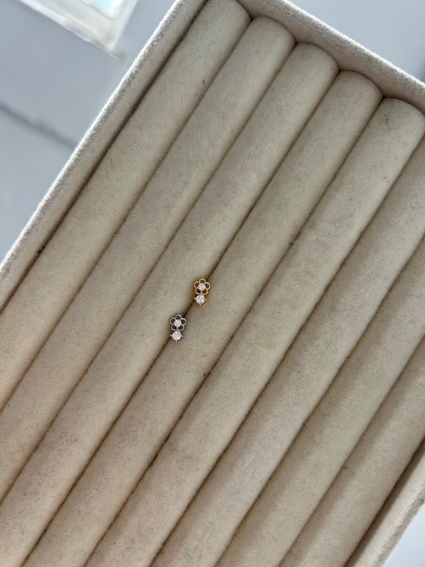 Aila nose stud ~ silver