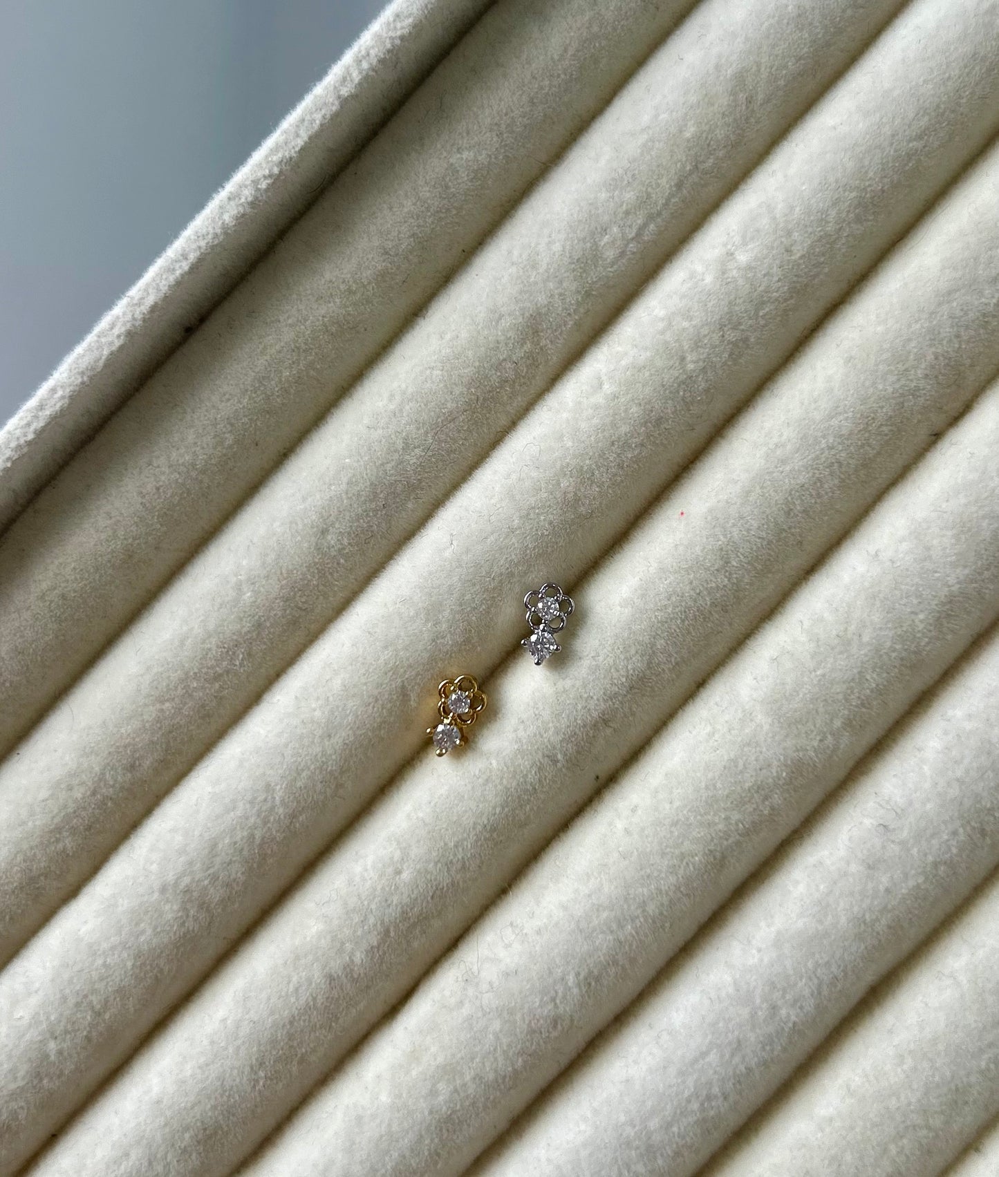 Aila nose stud ~ silver