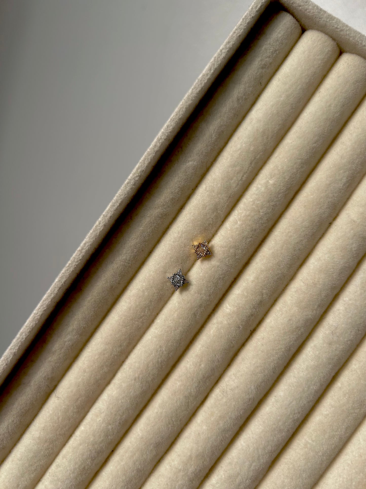 Ophelia nose stud ~ gold