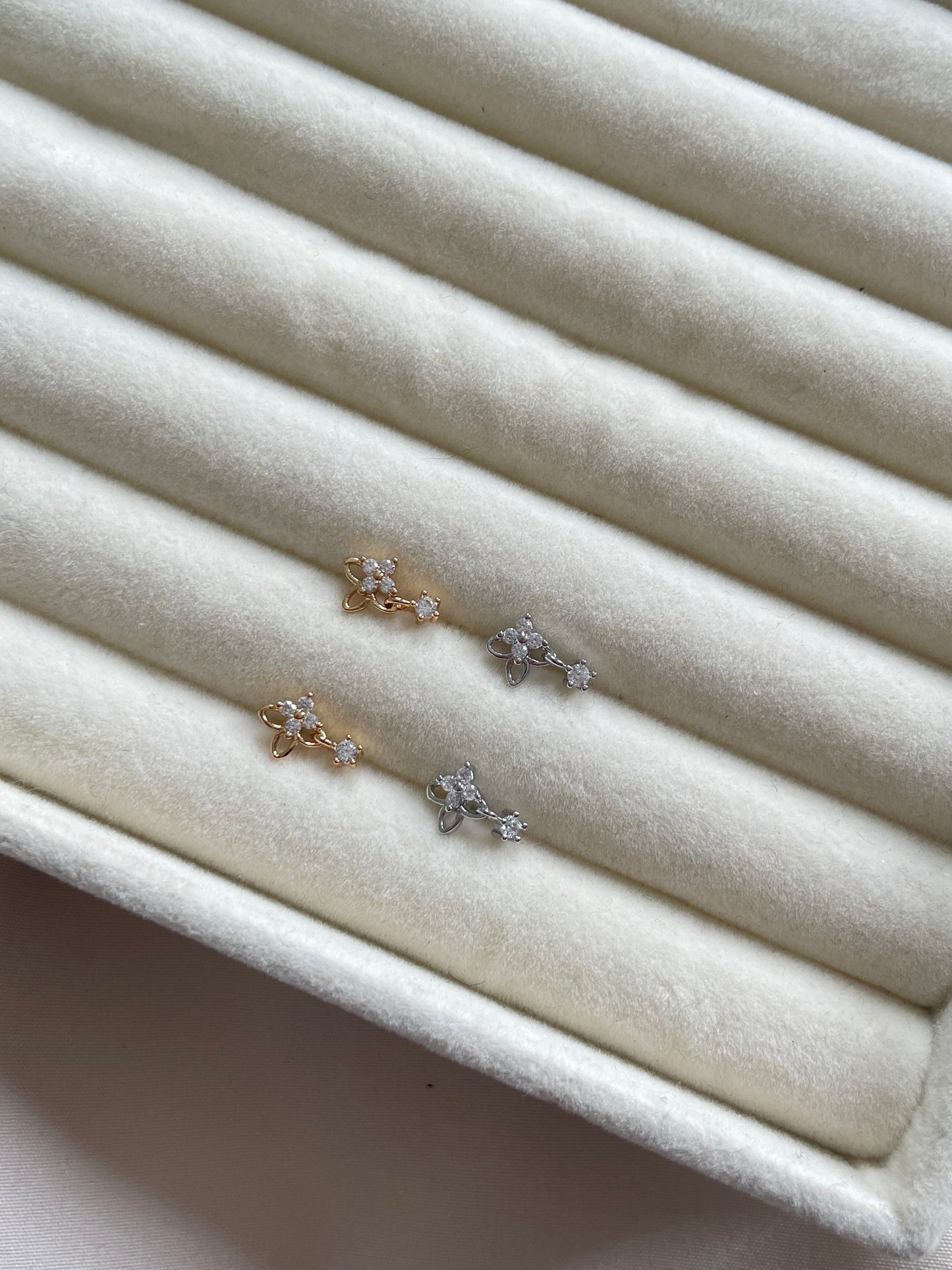 Evangeline nose stud ~ gold