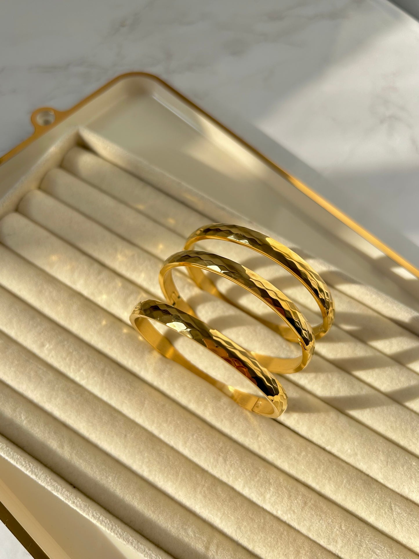 Sia bangle