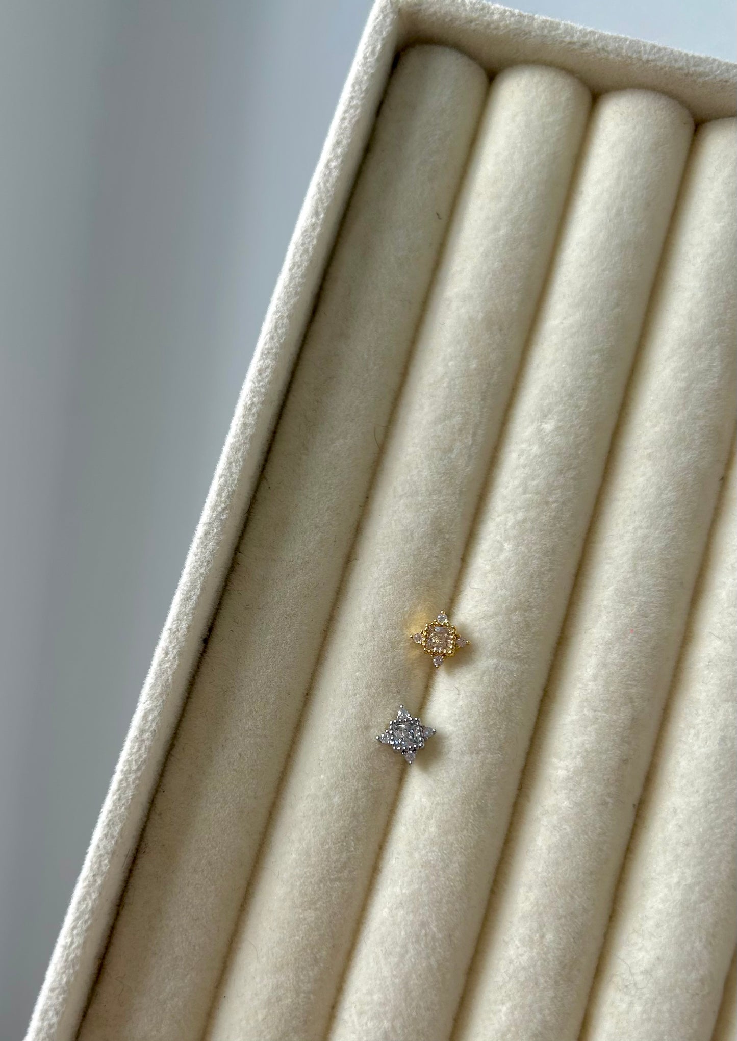 Ophelia nose stud ~ silver
