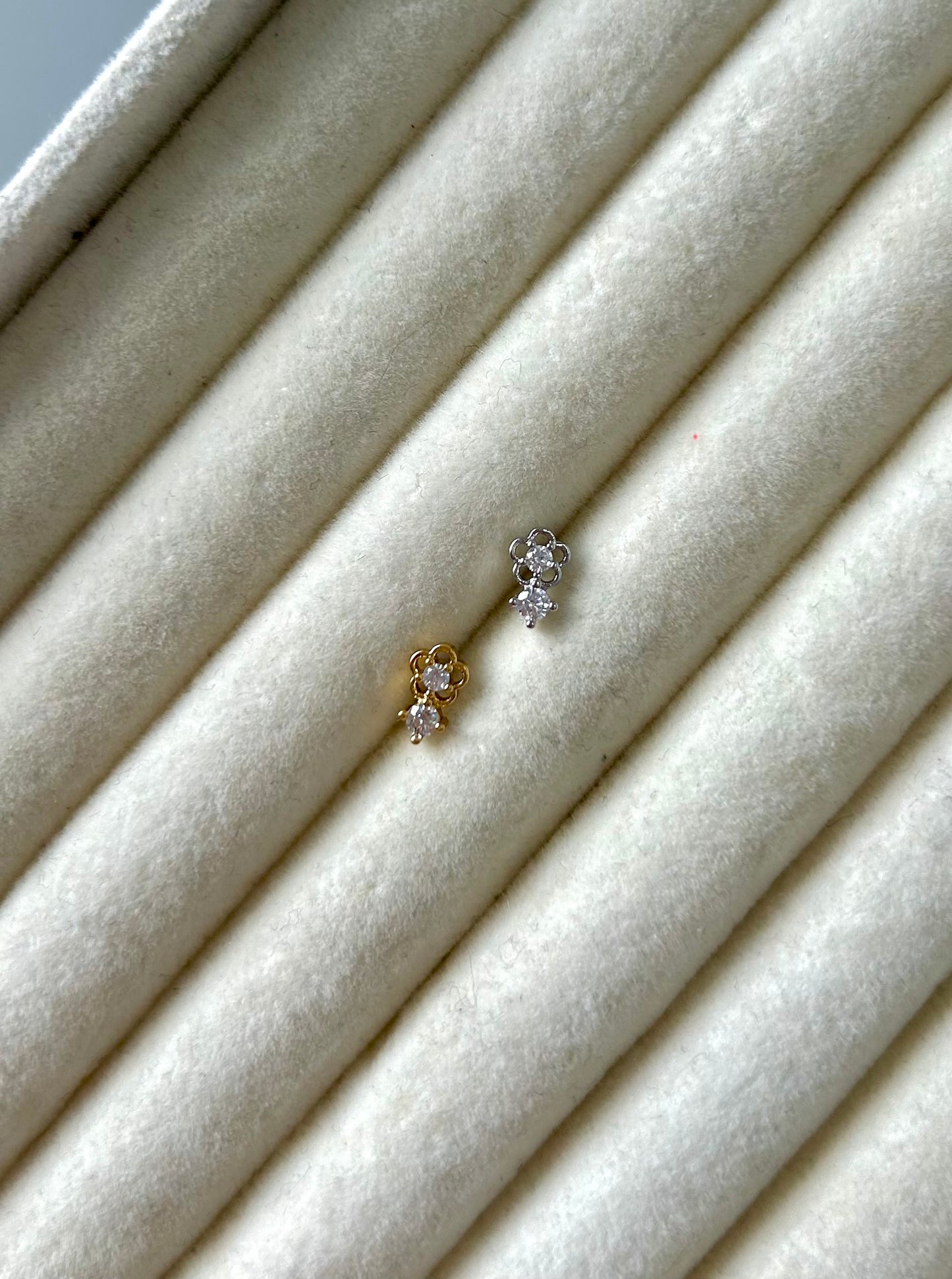 Aila nose stud ~ silver