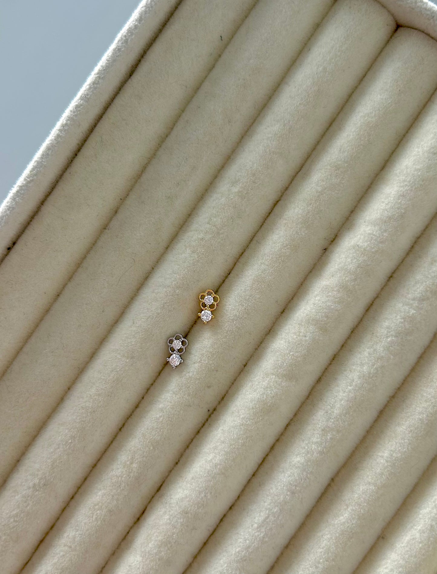 Aila nose stud ~ silver