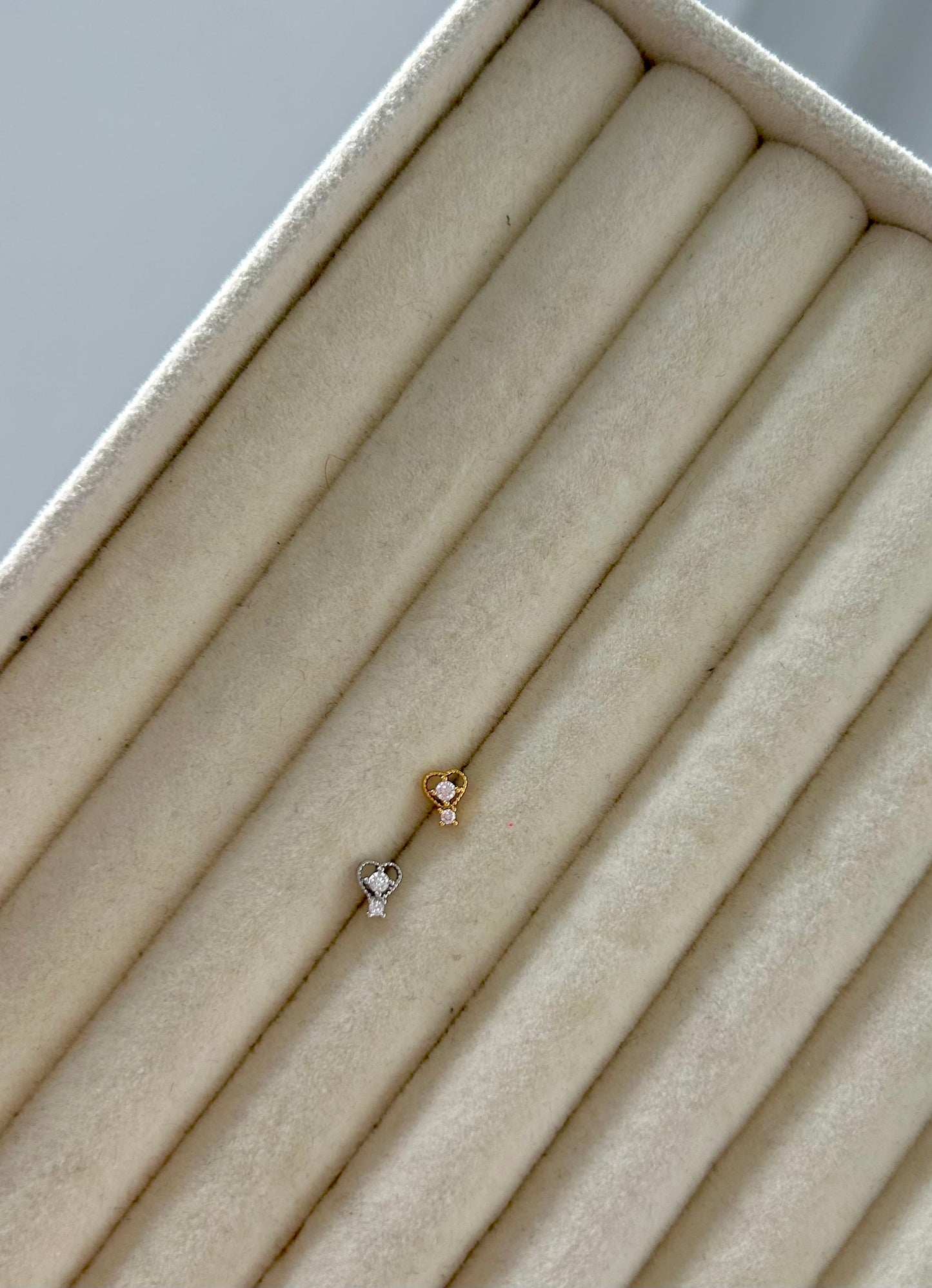 Promise nose stud ~ gold