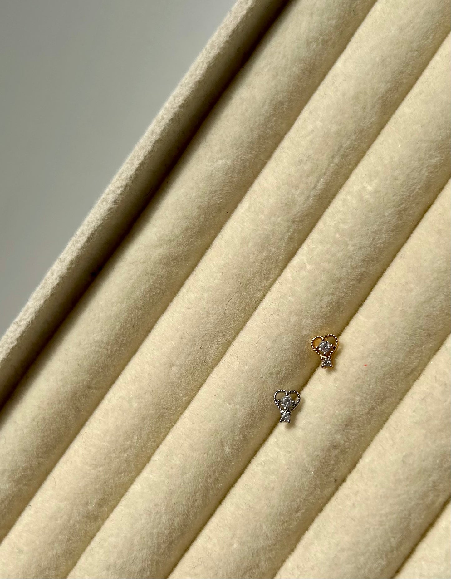 Promise nose stud ~ gold