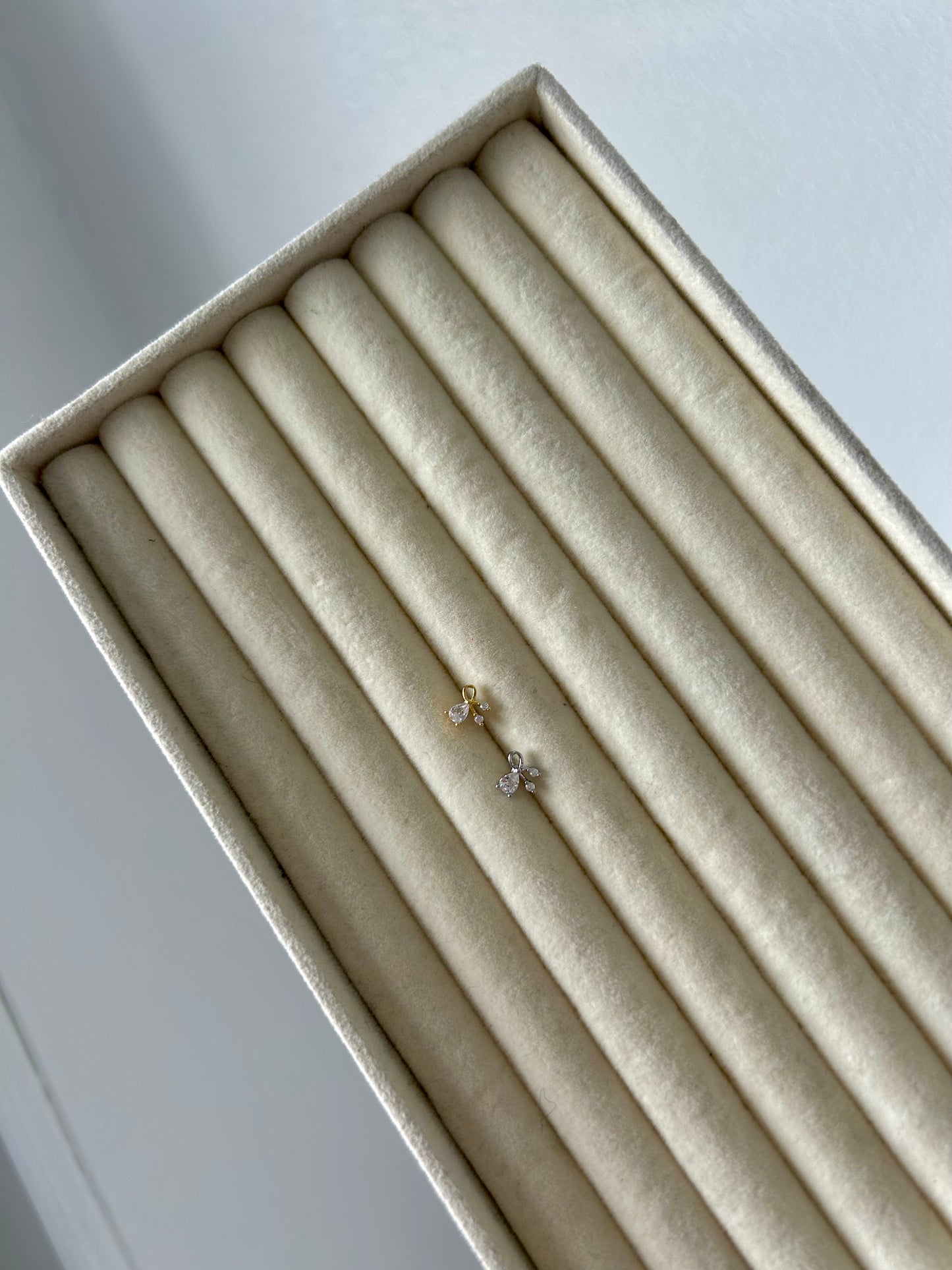 Miffy nose stud ~ gold