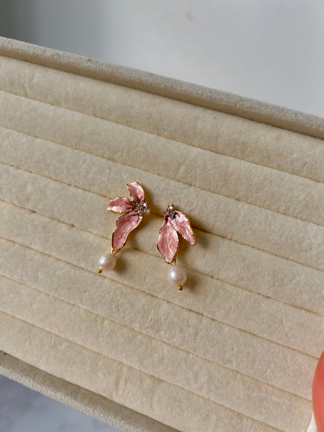 Olivia earrings~ Pink