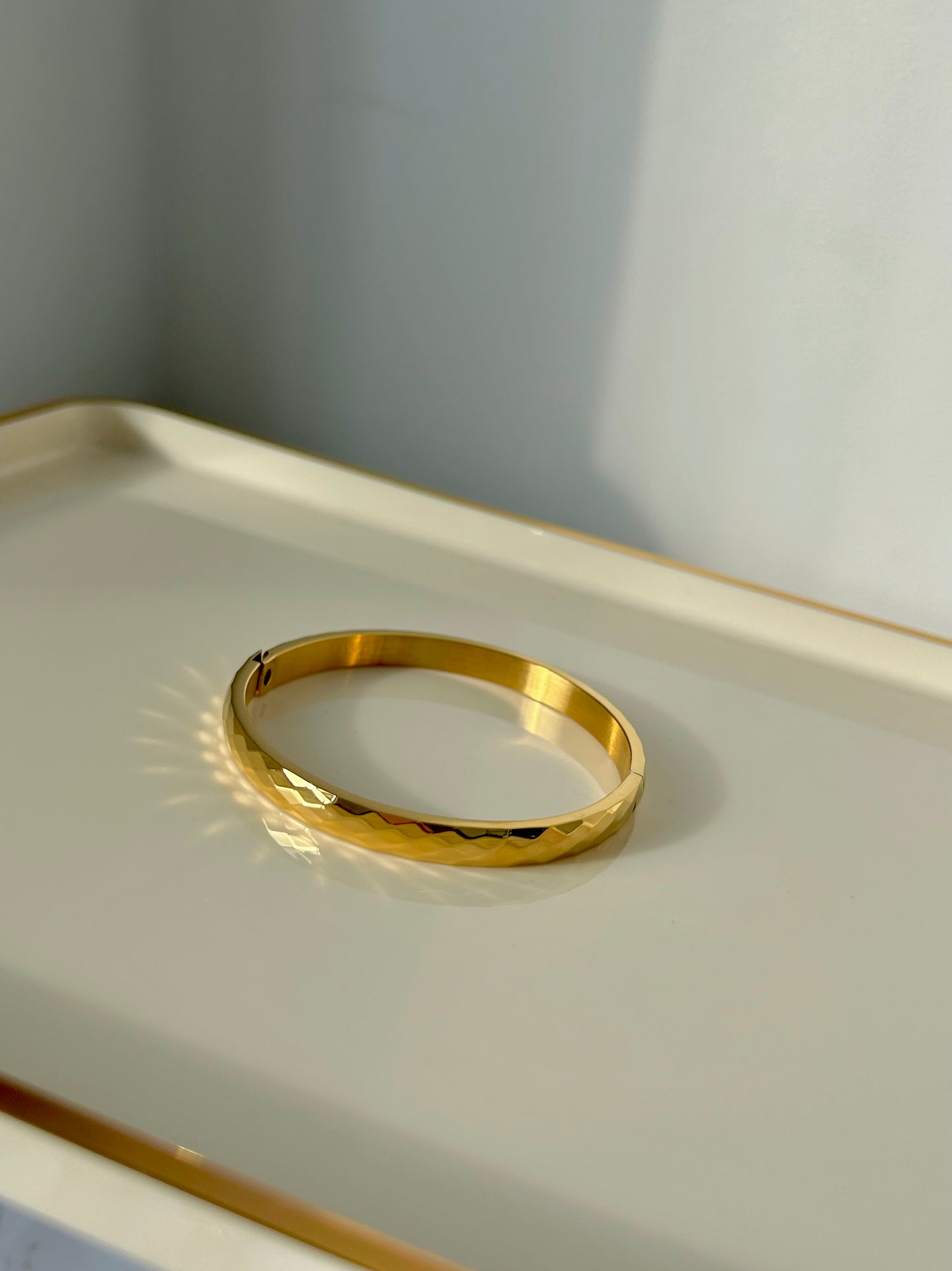 Sia bangle