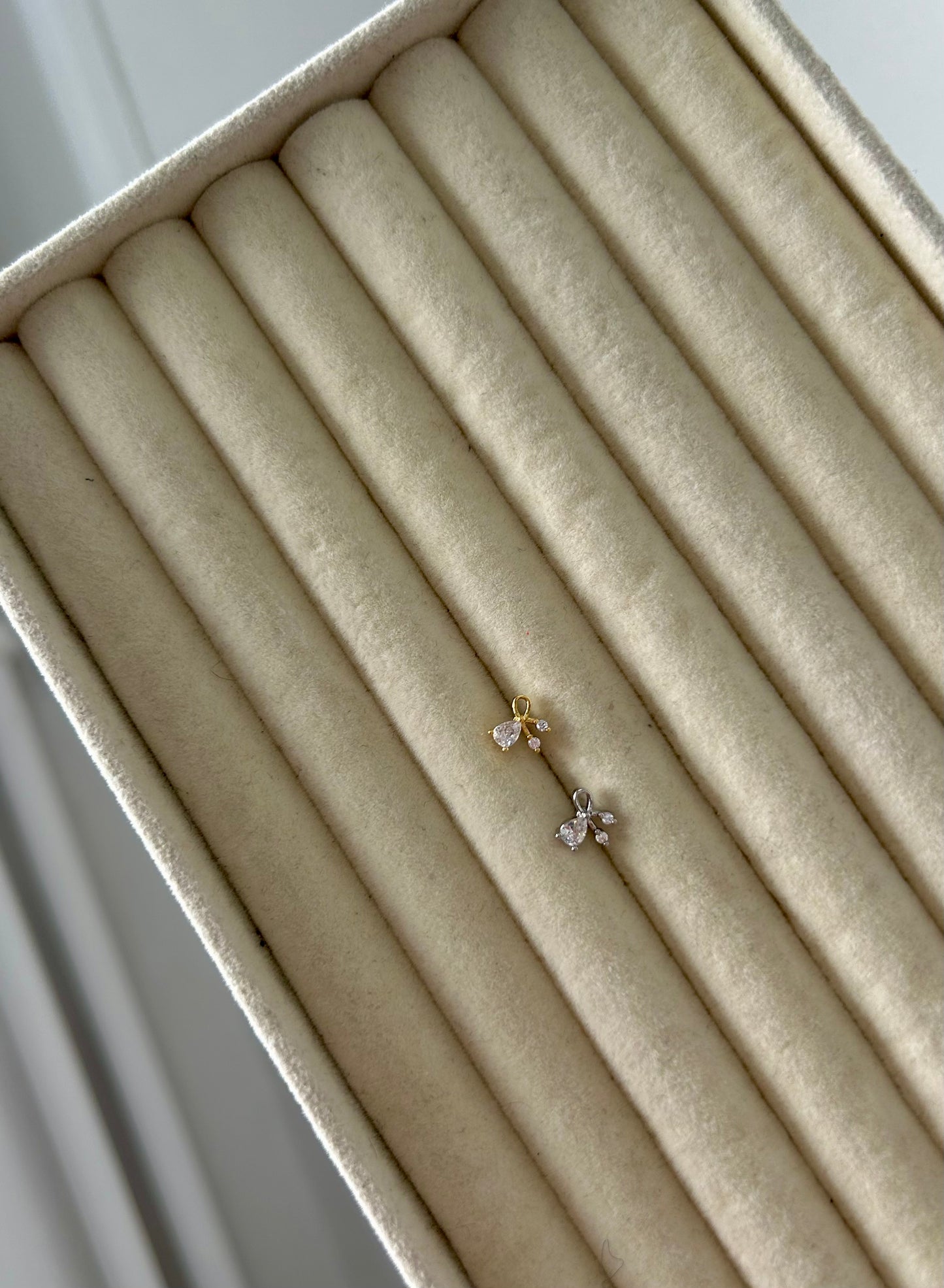 Miffy nose stud ~ gold