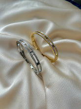 Load image into Gallery viewer, Timeless bangles- Silver / Gold
