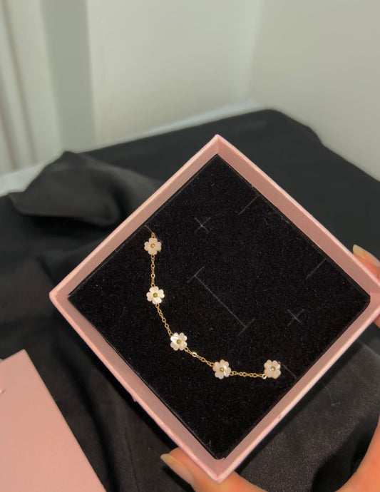 Lola flower bracelet